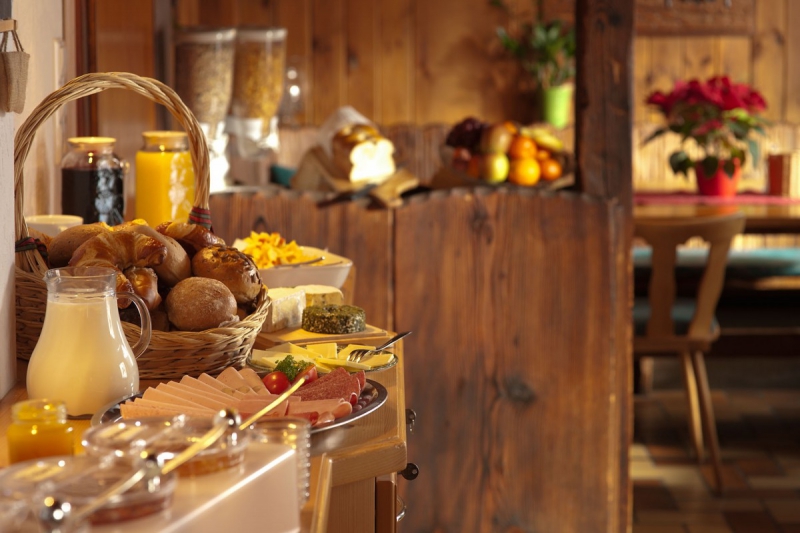 boulangerie-CASTAGNIERS-min_breakfast_buffet_food_restaurant_meal_hotel_plate_fresh-718745